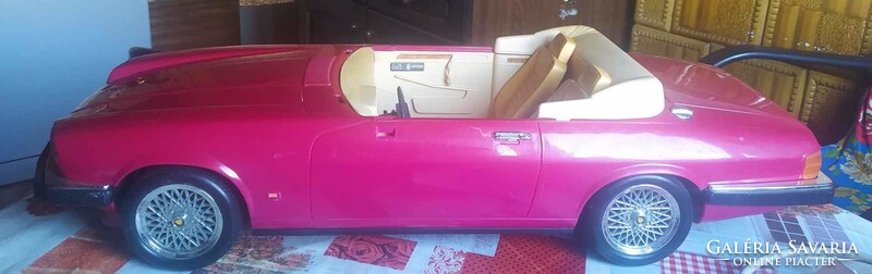 1992-es nagy Barbi autó eladó.