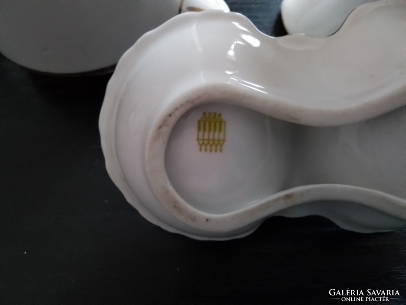 Zsolnay  sótartó, kiöntő, pajzsos teáscsészék, Elbógeni kávéházi kiöntő, Alföldi szószos  egyben.