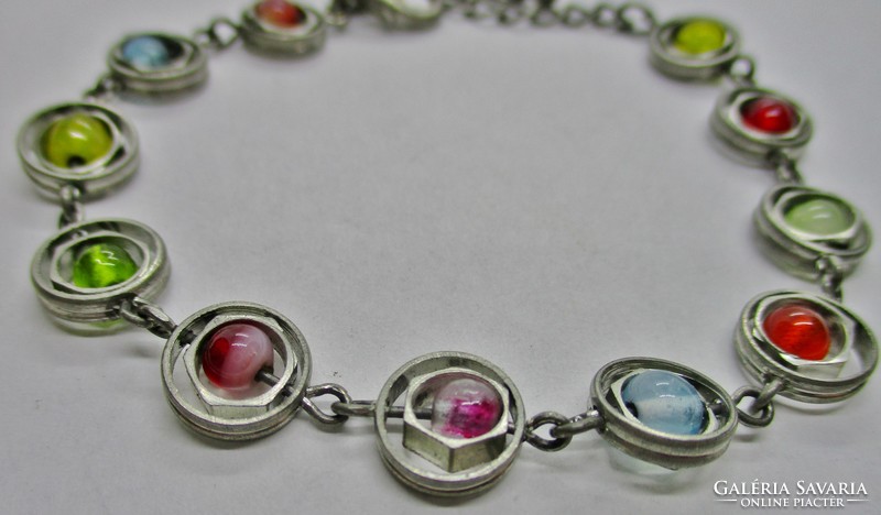 Nagyon szép kézműves karkötő színes kövekkel jelzett