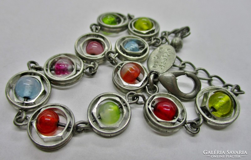 Nagyon szép kézműves karkötő színes kövekkel jelzett