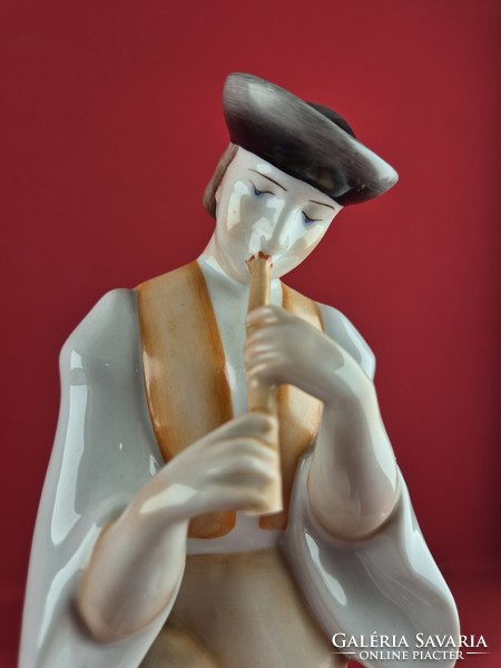 Zsolnay furulyázó juhász