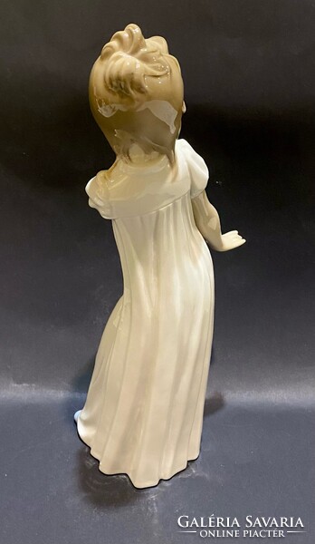 Lladro Nao Porcelán Ásító kislány