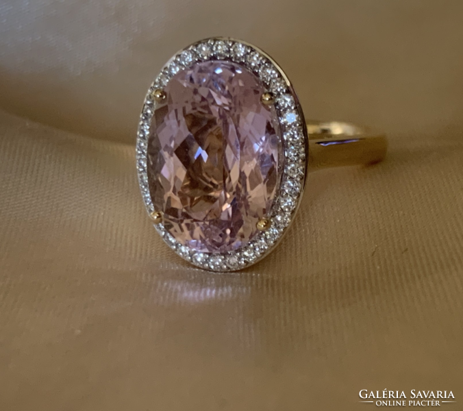 7.00ct Kunzit 0.60 ct Brillekkel arany gyűrű.ÚJ.Igazolással.