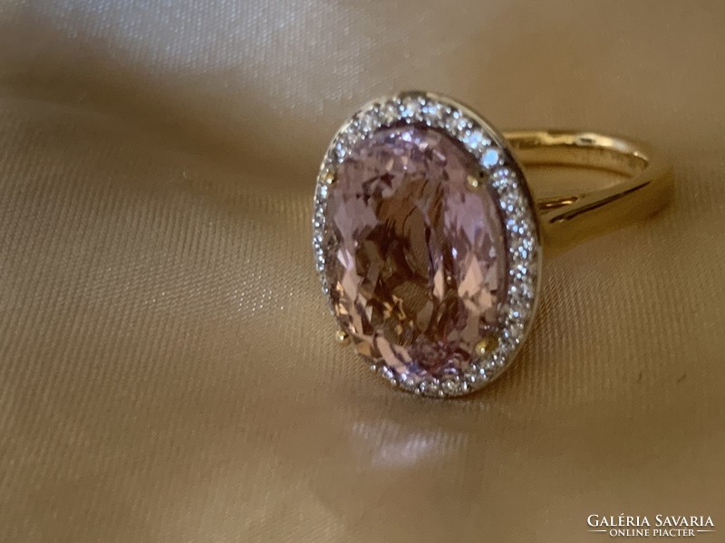 7.00ct Kunzit 0.60 ct Brillekkel arany gyűrű.ÚJ.Igazolással.
