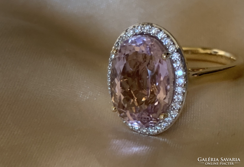 7.00ct Kunzit 0.60 ct Brillekkel arany gyűrű.ÚJ.Igazolással.