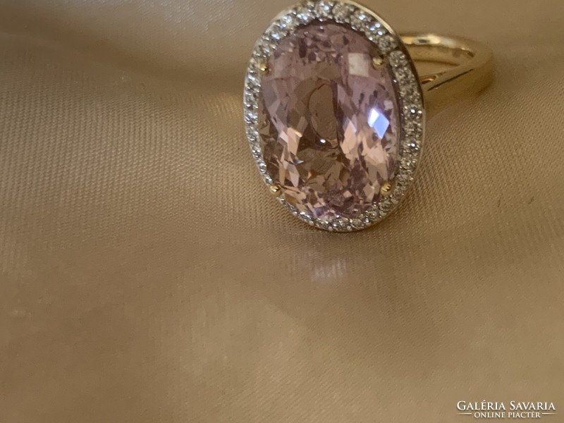 7.00ct Kunzit 0.60 ct Brillekkel arany gyűrű.ÚJ.Igazolással.