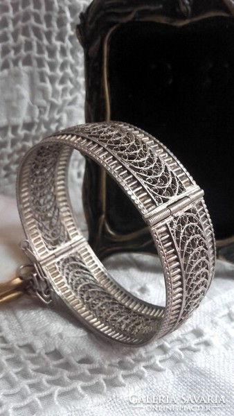 ANTIK FILIGRÁN TIBETI EZÜST ÉKSZER SZETT: KARÉK  és MEDÁL -  Art&Decoration