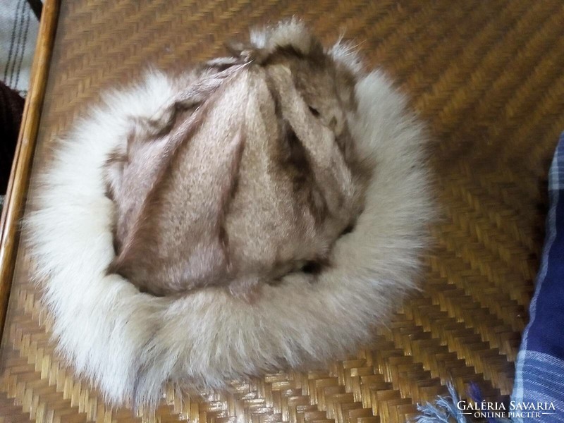 Egyedi ezüstróka kucsma