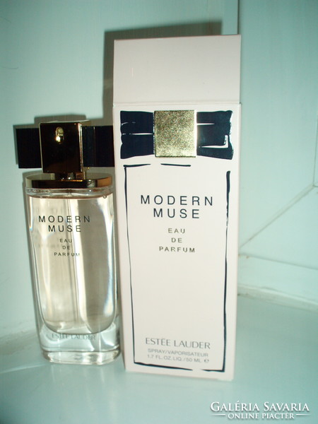 Modern MUSE ESTÉE LAUDER 50 ml parfüm dobozában