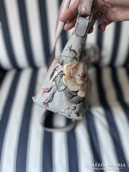 Nagyon nőies Cath Kidston rózsás válltáska