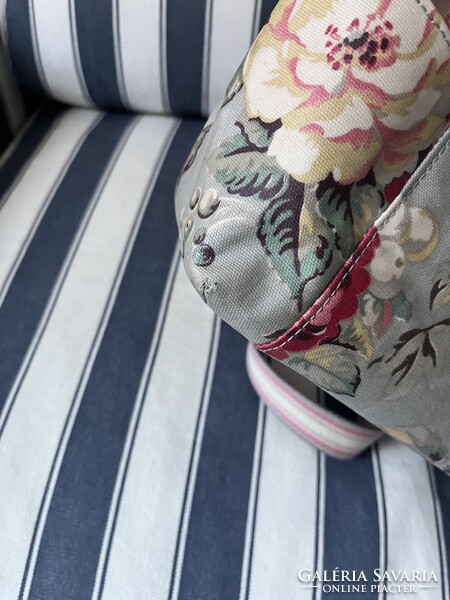 Nagyon nőies Cath Kidston rózsás válltáska