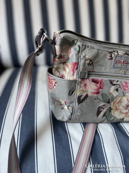 Nagyon nőies Cath Kidston rózsás válltáska