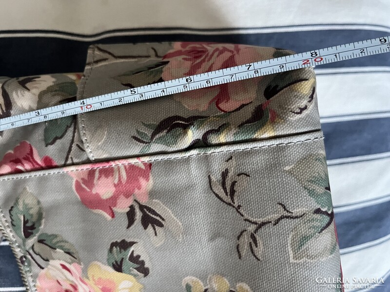 Nagyon nőies Cath Kidston rózsás válltáska