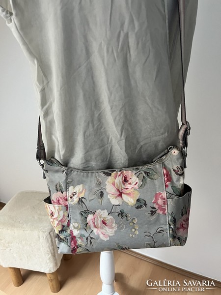 Nagyon nőies Cath Kidston rózsás válltáska