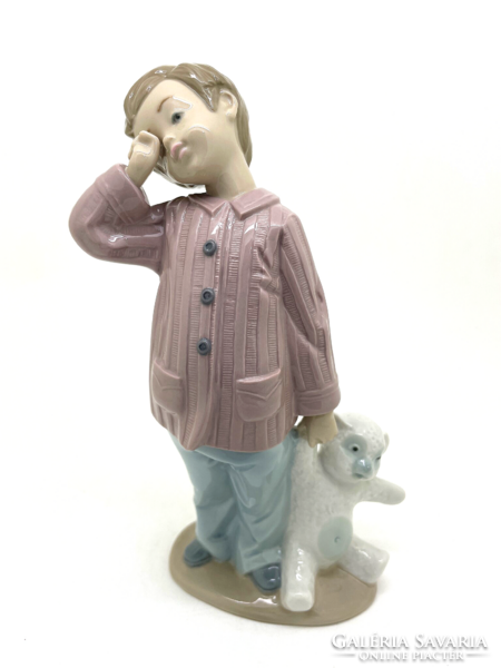 Lladro Nao álmos kisfiú játékmacival 18cm Sleepy Head
