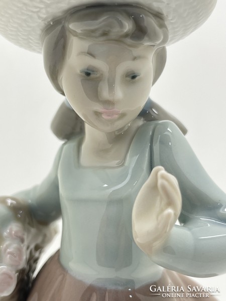 Lladro Nao kalapos sétáló kislány virág csokorral out for a stroll 17.5cm