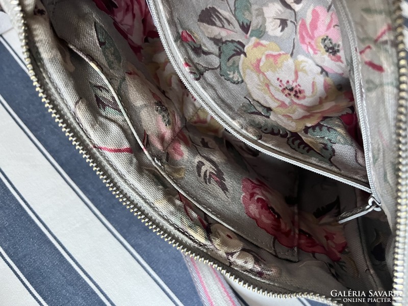Nagyon nőies Cath Kidston rózsás válltáska