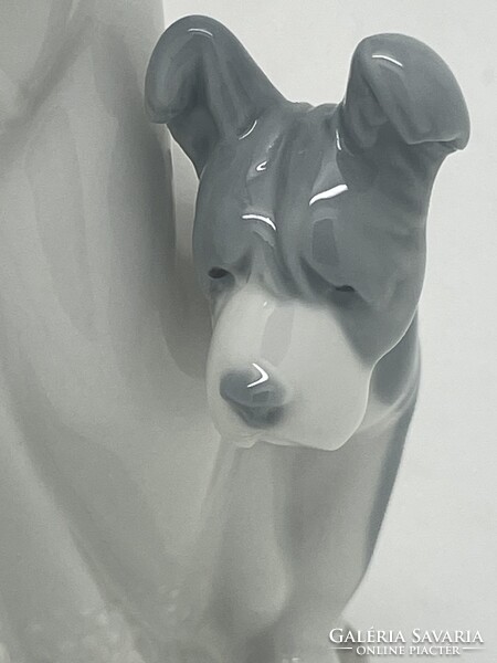 Lladro Nao kislány hálóingben lámpással és kutyával 21.5cm