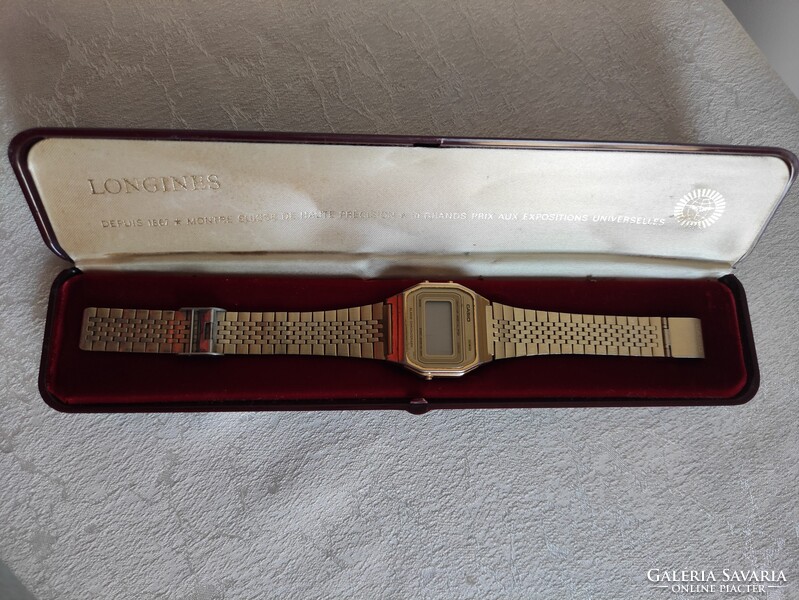 Retro állítható fémszíjas unisex arany színű ikonikus CASIO kvarcóra