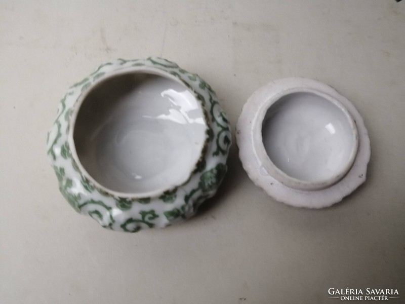 JELZETT ANTIK KELETI PORCELÁN FŰSZERTARTÓ