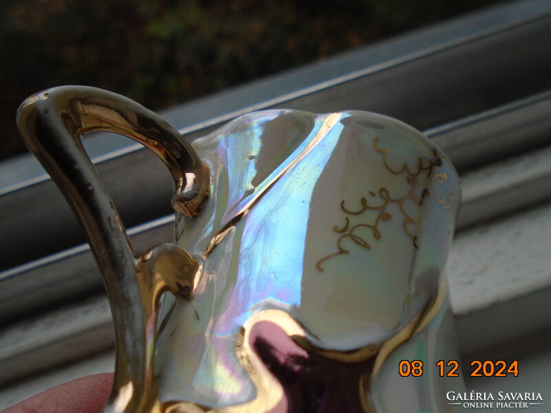 1901 Szecessziós,architekturális ,eozin mázas, arany mintás kávés csésze lila virágokkkal