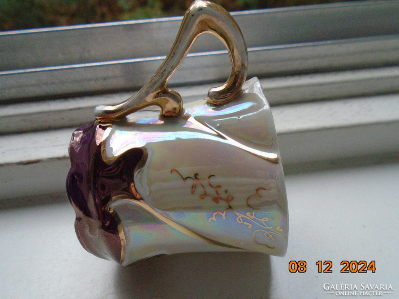 1901 Szecessziós,architekturális ,eozin mázas, arany mintás kávés csésze lila virágokkkal