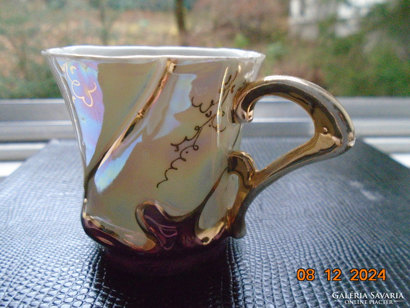 1901 Szecessziós,architekturális ,eozin mázas, arany mintás kávés csésze lila virágokkkal