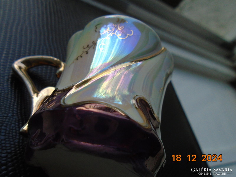 1901 Szecessziós,architekturális ,eozin mázas, arany mintás kávés csésze lila virágokkkal