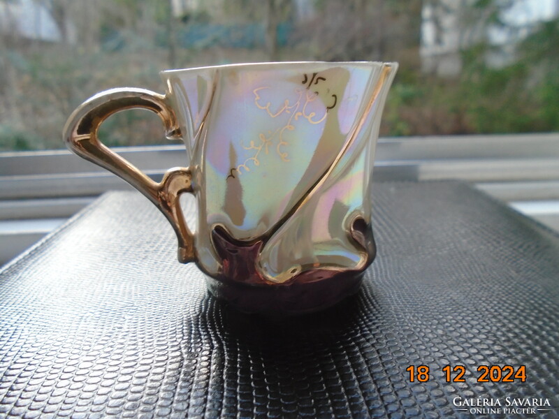 1901 Szecessziós,architekturális ,eozin mázas, arany mintás kávés csésze lila virágokkkal