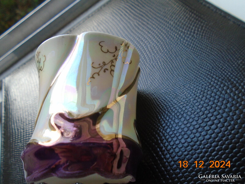 1901 Szecessziós,architekturális ,eozin mázas, arany mintás kávés csésze lila virágokkkal