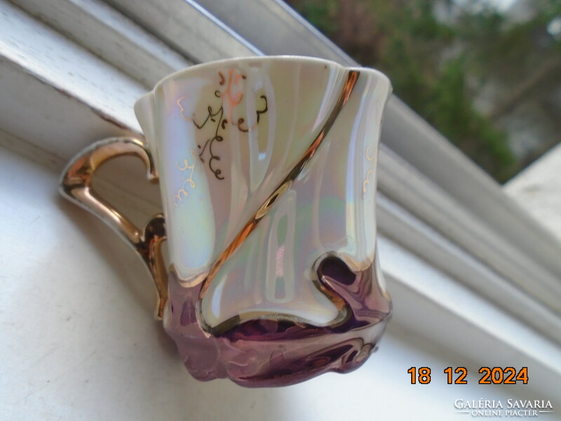 1901 Szecessziós,architekturális ,eozin mázas, arany mintás kávés csésze lila virágokkkal