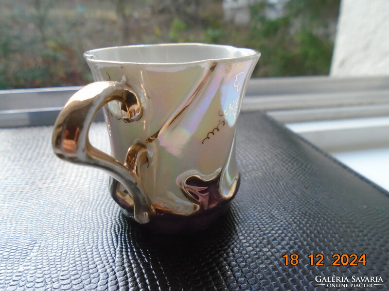 1901 Szecessziós,architekturális ,eozin mázas, arany mintás kávés csésze lila virágokkkal