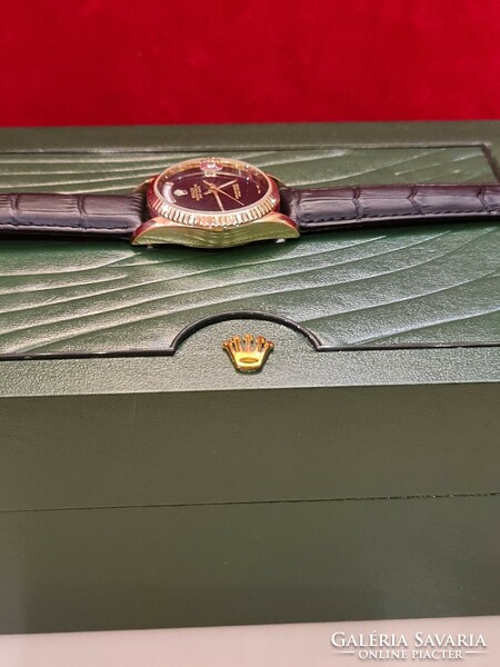 ROLEX DAY-DATE 36 RITKA ONYX SZÁMLAPOS 18KT TÖMÖR ARANY ÓRA