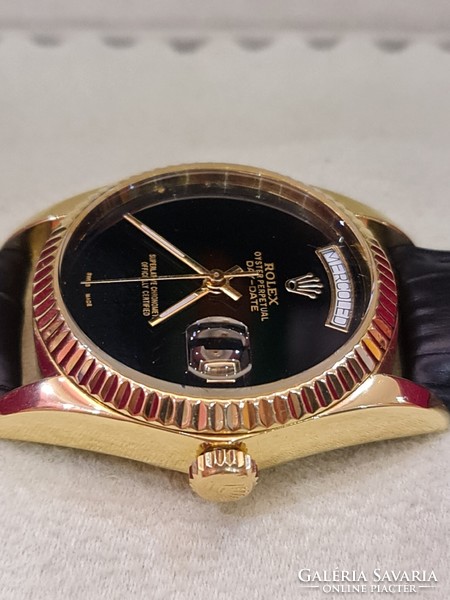 ROLEX DAY-DATE 36 RITKA ONYX SZÁMLAPOS 18KT TÖMÖR ARANY ÓRA