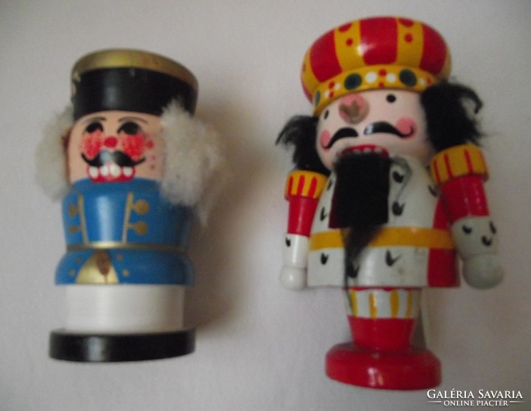 Karácsonyi dekoráció,diótörő figura,és gyertyatartó