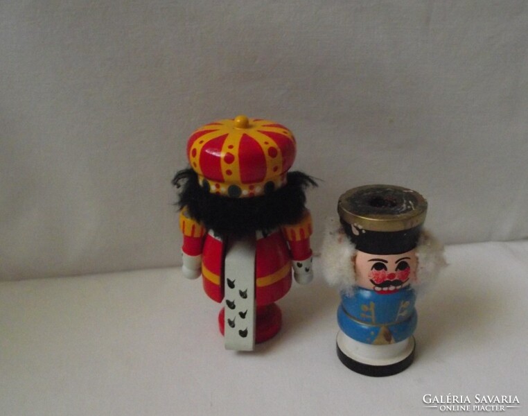 Karácsonyi dekoráció,diótörő figura,és gyertyatartó