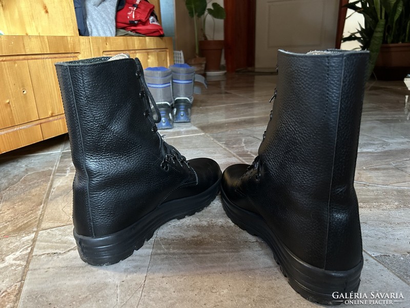 BALLY 44-es férfi bőr bakancs kiváló állapotban