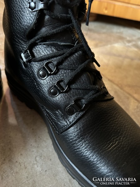BALLY 44-es férfi bőr bakancs kiváló állapotban