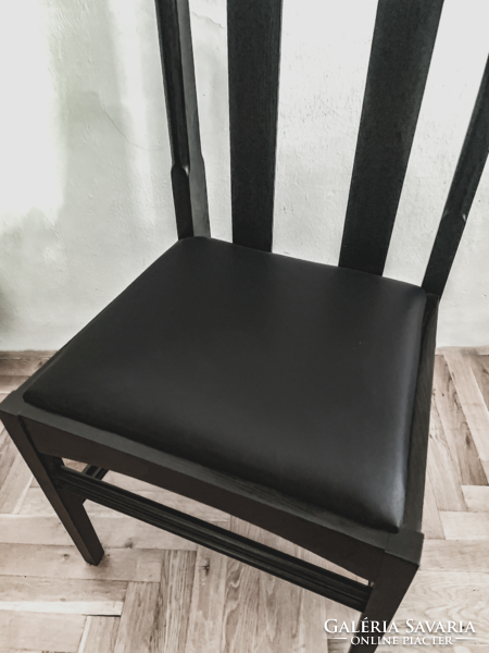 Charles Rennie Mackintosh Argyle Chair (1896)