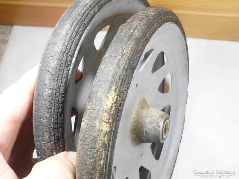 2 db Retro régi játék gumi kerék alumínium felni - babakocsi - kb. 1960-as évekből