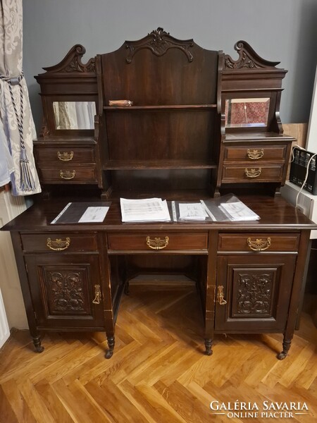 Régi faragott, felépítményes angol íróasztal