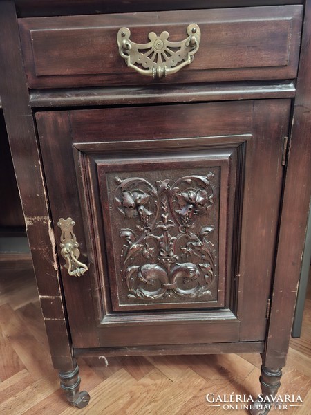 Régi faragott, felépítményes angol íróasztal