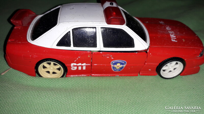 Retro fém TRANSFORMERS ALAKÍTHATÓ - TŰZOLTÓ parancsnoki autó 15 cm a képek szerint