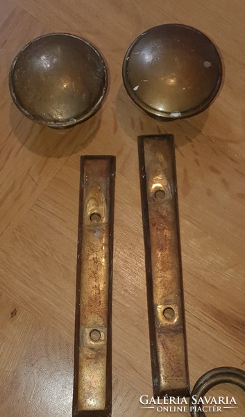 Sárgaréz (?) karnis, függönyrúd elemei egyben eladók