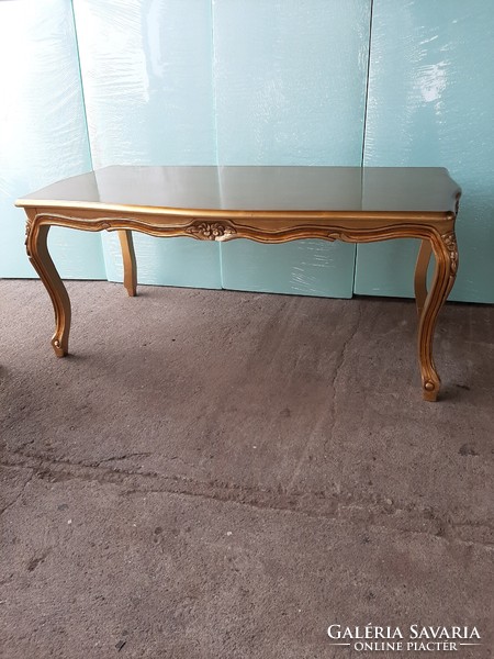 Ülőgarnitúra neobarokk faragott díszítéssel