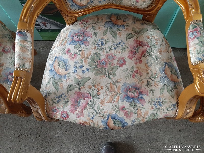 Ülőgarnitúra neobarokk faragott díszítéssel