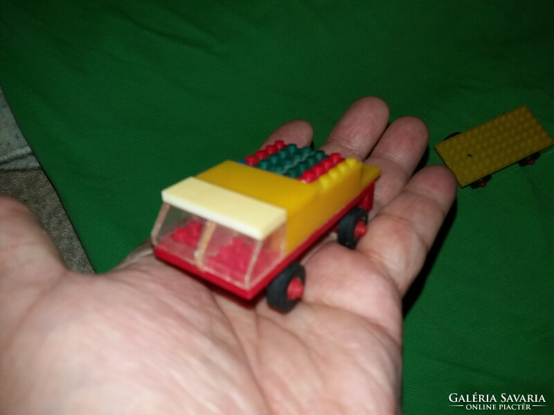 Régi "SZOCI LEGO" bootleg kisalapú PEBE PB építőből 3 db kisautó jó állapotban egybe képek szerint
