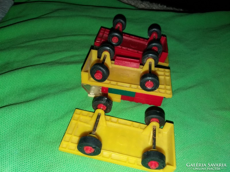 Régi "SZOCI LEGO" bootleg kisalapú PEBE PB építőből 3 db kisautó jó állapotban egybe képek szerint