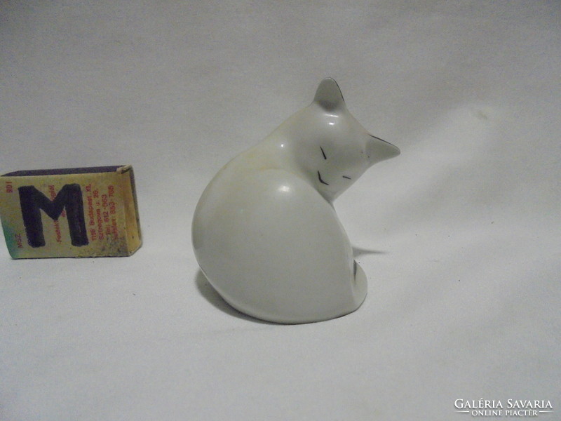 Hollóházi art deco alvó cica figura, nipp