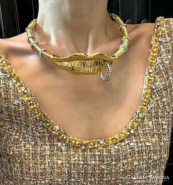 Runway style rebellious golden tone mounted with zircons lip and lip ring choker